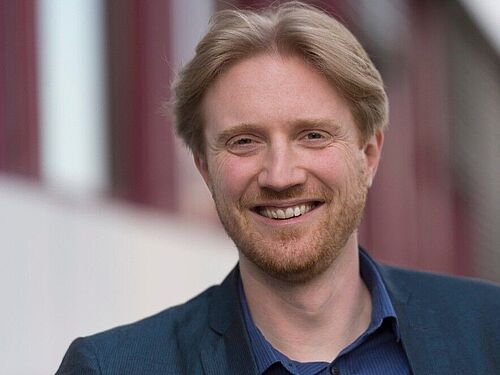Portrait of computer scientist Prof. Matthew Smith from the University of Bonn, recipient of an ERC Advanced Grant for research on digital security, privacy and cybersecurity.