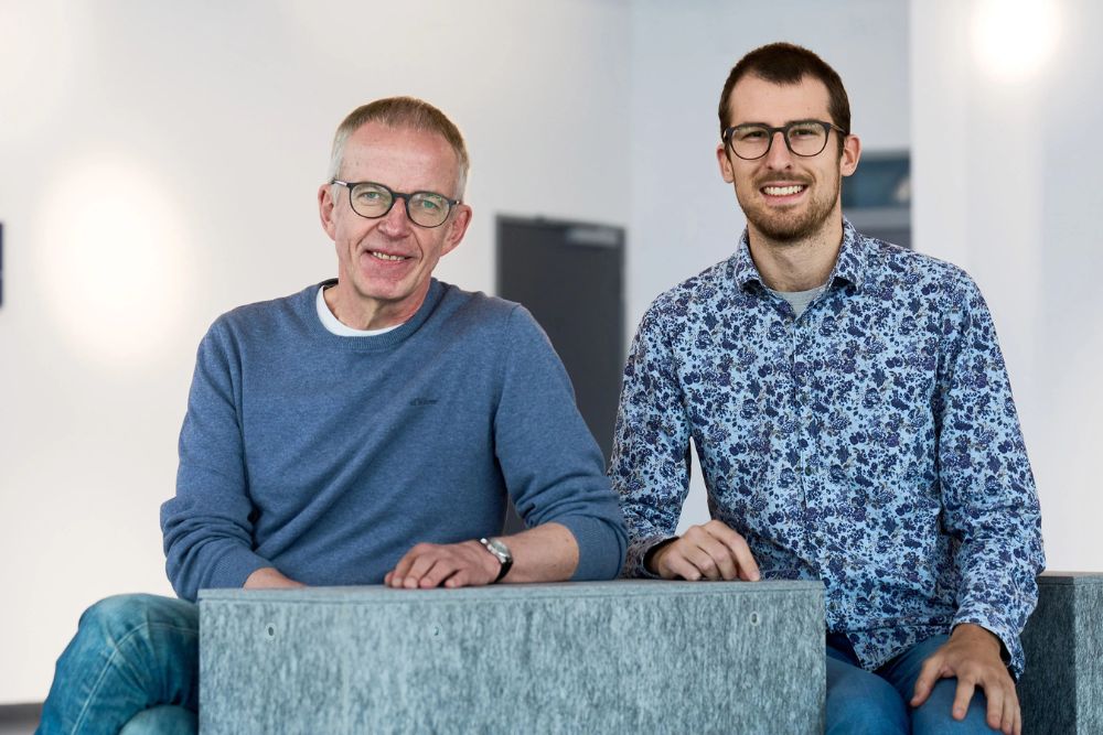 Prof. Dr. Jürgen Bajorath and doctoral student Jannik P. Roth - from Life Science Informatics at the University of Bonn.