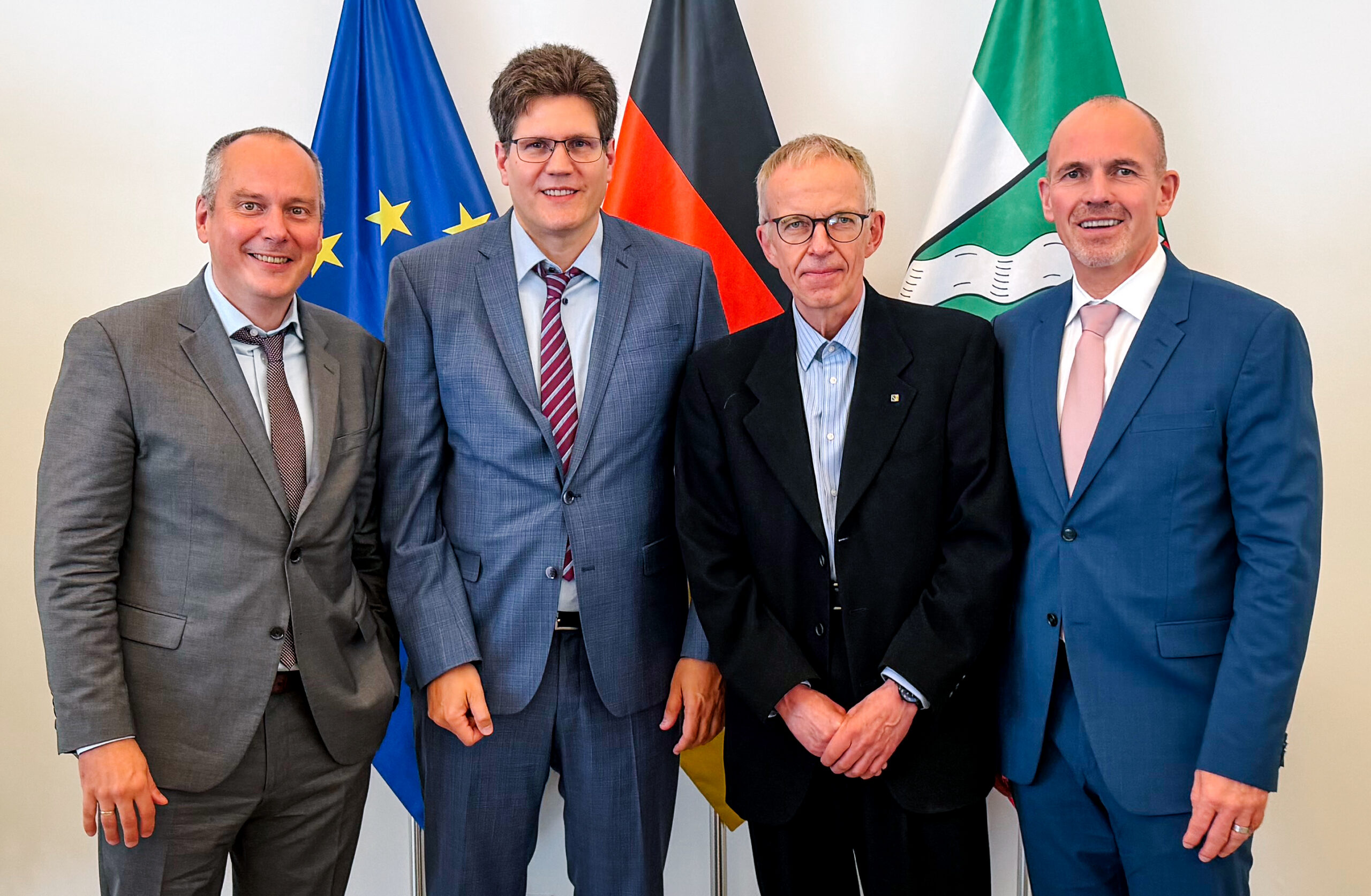 25 million euros for AI cancer research in Bonn: (from left) Prof. Dr. Bernd Weber, Prof. Dr. Michael, Prof. Dr., and Prof. Dr. Uwe Reuter, at the launch of AI4CancerCure.NRW at the State Chancellery of North Rhine-Westphalia